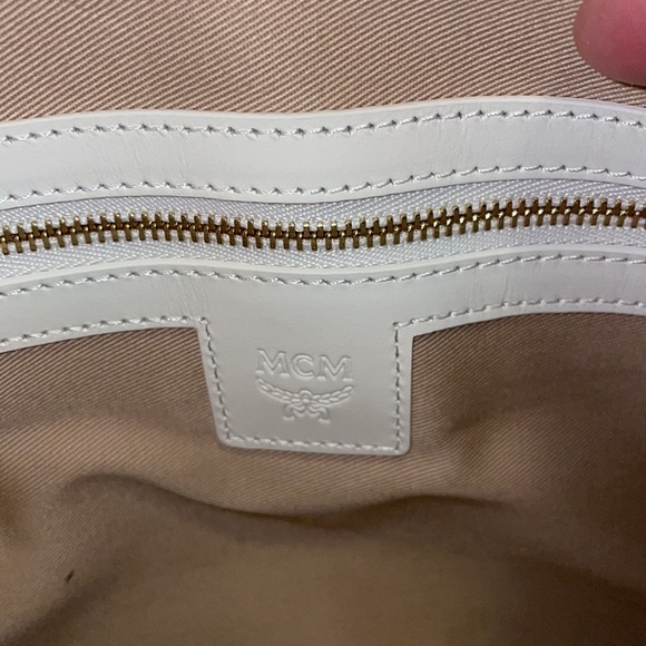 AUTHENTIC White MCM medium size pouch - Picture 10 of 10